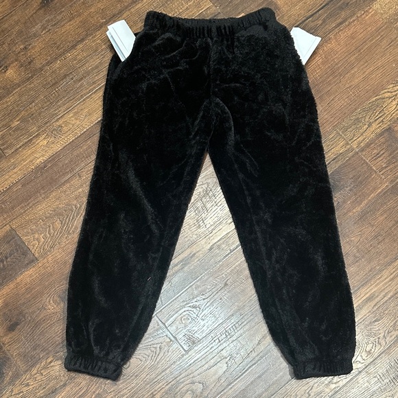 Harper & Ivy Cozy Black Fuzzy Pants - Picture 3 of 10